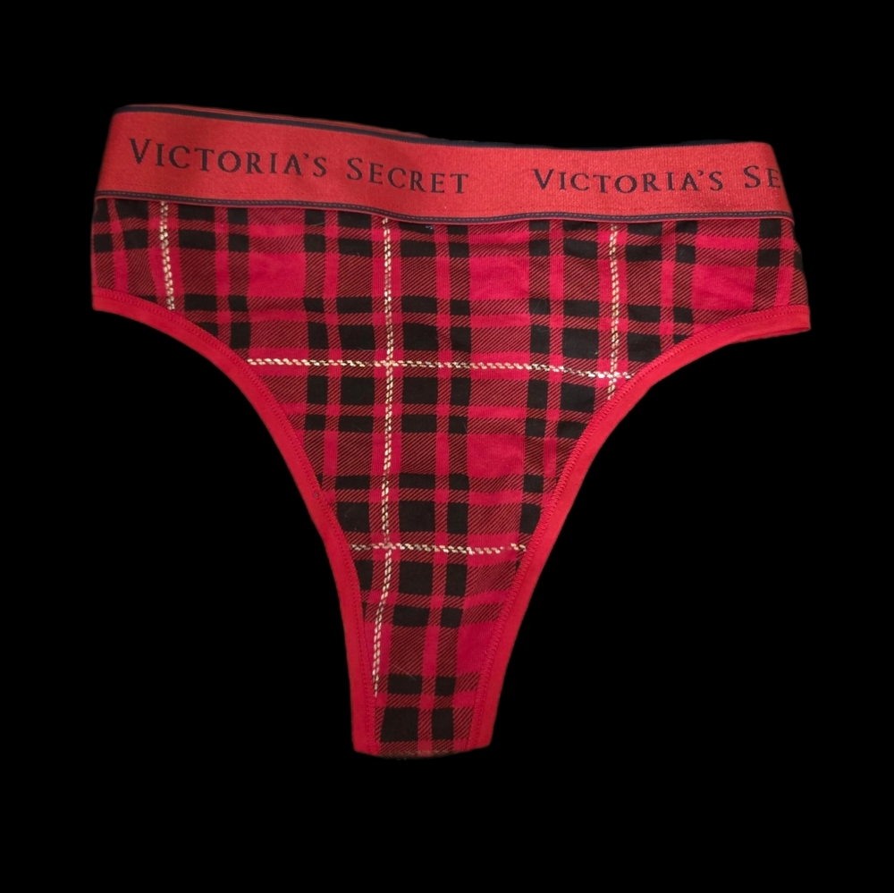 🔥🔥NWT 4 pack Victoria Secrets Thong Bundle